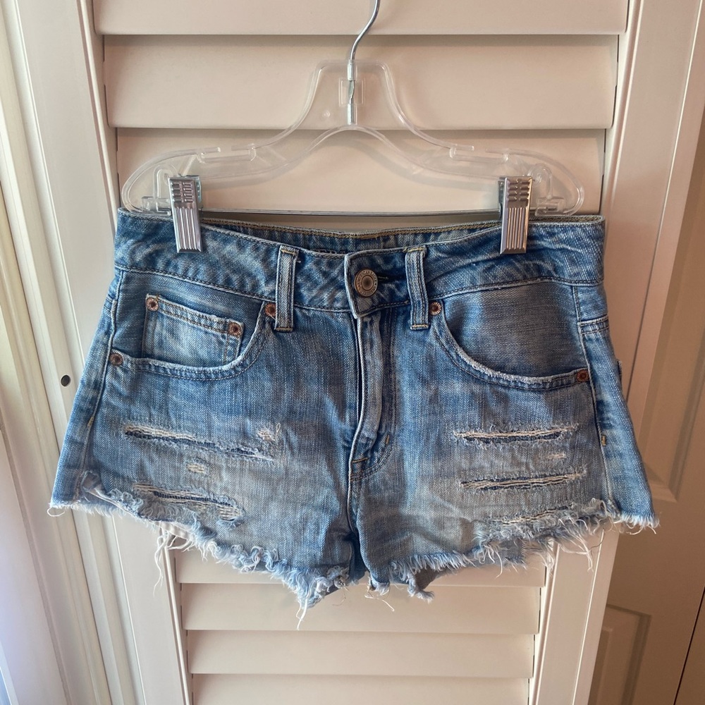 American Eagle high-rise festival shorts